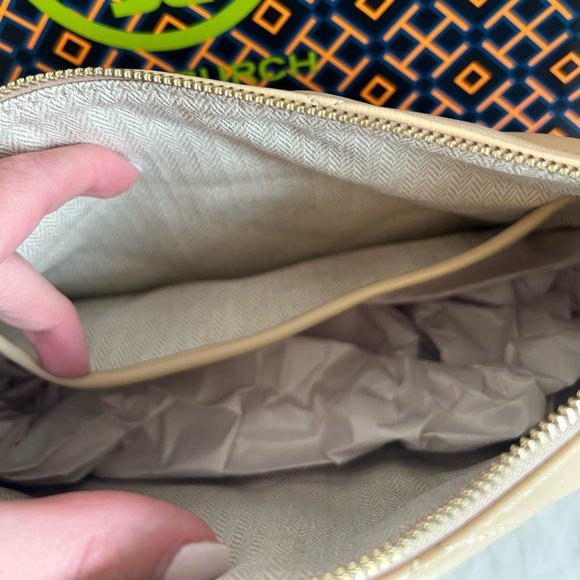 Tory Burch Willa Charms Zip Shoulder Bag Crossbody Bag Soft Serve Gold Tan Cream - Picture 12 of 12